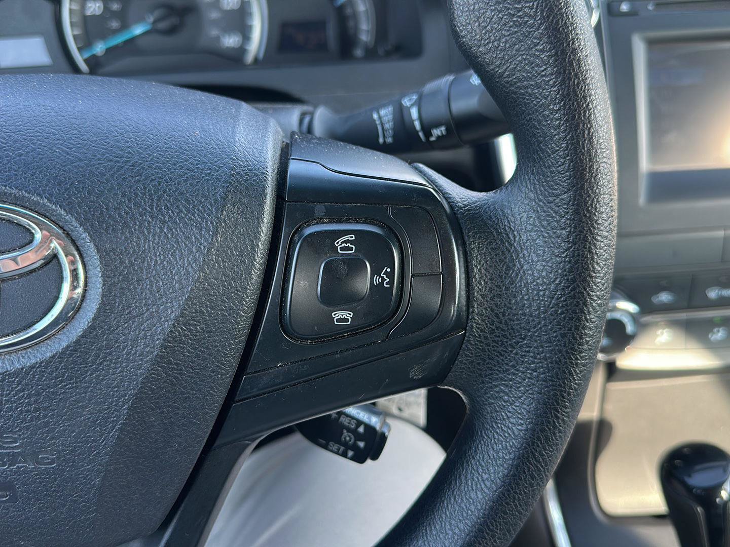 Used 2015 Toyota Camry LE FWD image 14