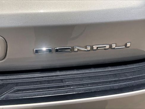 Used 2021 GMC Yukon XL Denali w/ Denali Premium Package RWD image 10