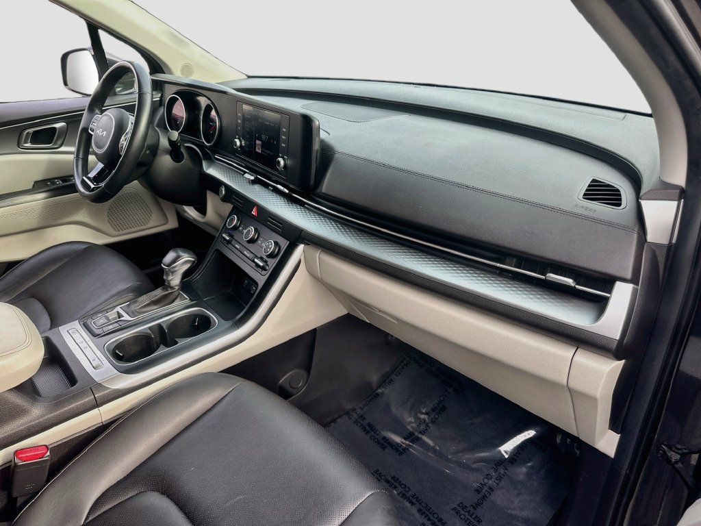 Used 2023 Kia Carnival LX FWD image 29