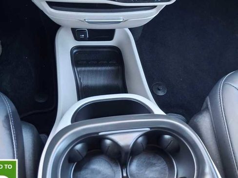 Used 2024 Chrysler Pacifica Touring-L image 23