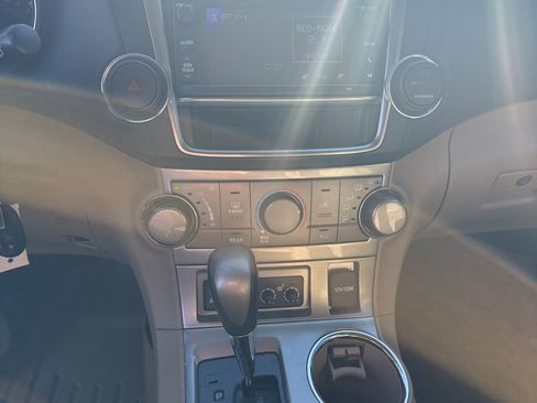 Used 2013 Toyota Highlander Plus image 12