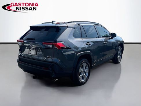 Used 2024 Toyota RAV4 XLE AWD/4WD image 9