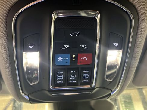 Used 2023 Jeep Grand Cherokee L Limited w/ Luxury Tech Group II image 14