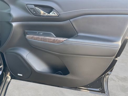 Used 2023 GMC Acadia Denali image 9