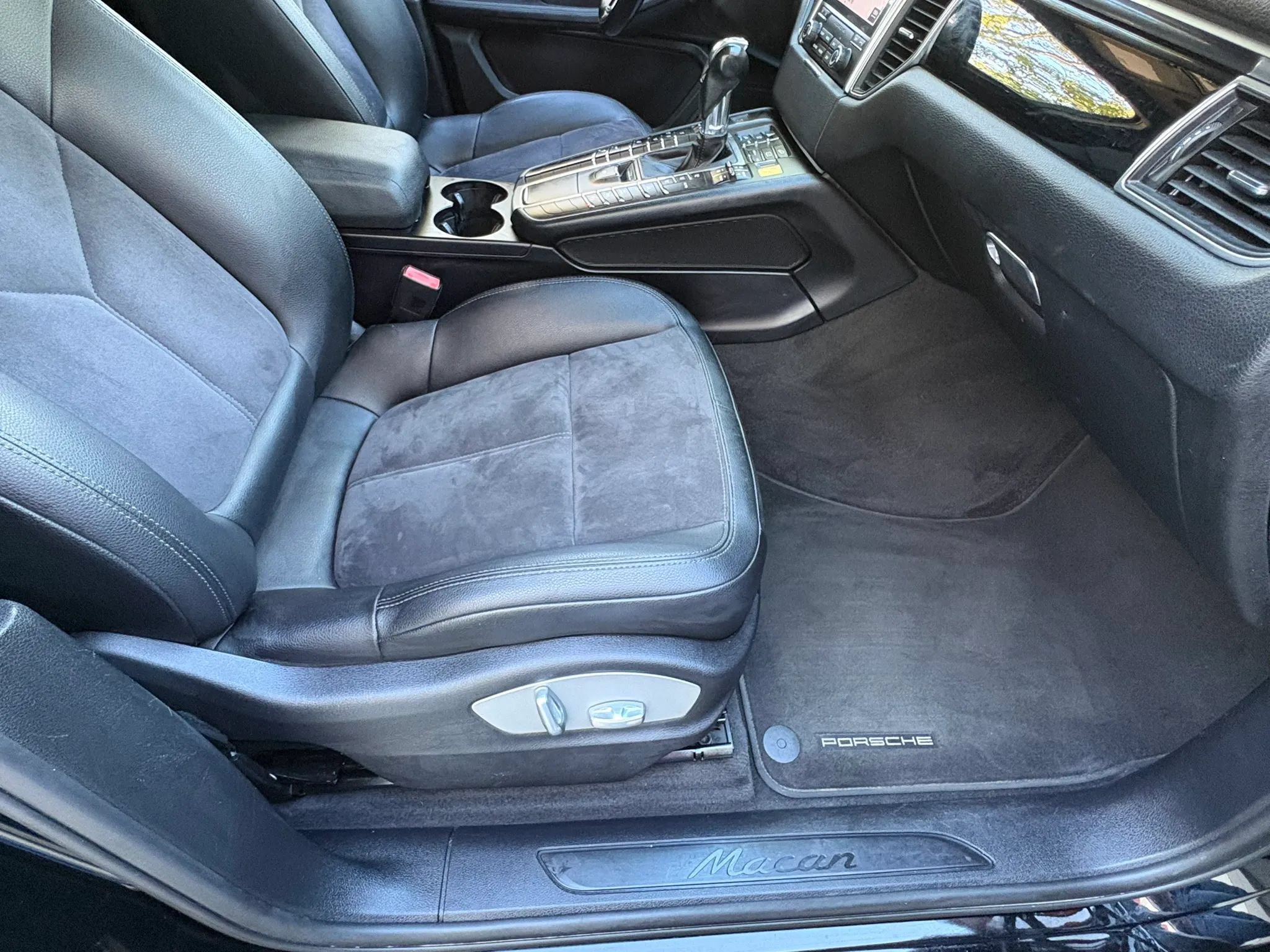 Used 2018 Porsche Macan AWD/4WD image 9