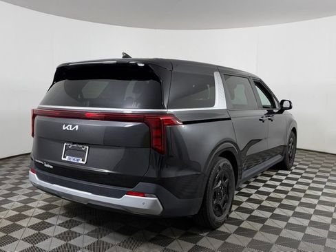 Used 2025 Kia Carnival FWD image 8