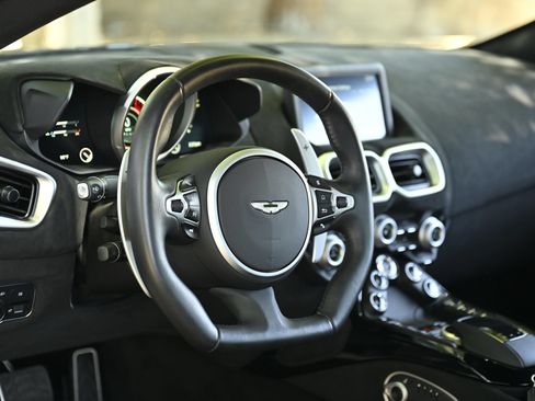 Used 2020 Aston Martin V8 Vantage Coupe RWD image 15