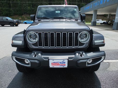 Used 2025 Jeep Wrangler Unlimited Sahara AWD/4WD image 8