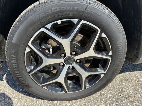 Used 2025 Jeep Compass Limited image 24