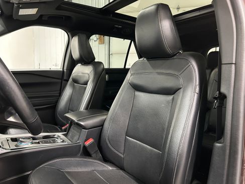 Used 2020 Ford Explorer Limited w/ Class III Trailer Tow Package AWD/4WD image 25