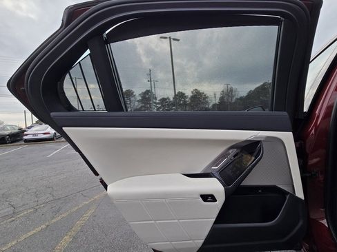 Used 2023 BMW i7 xDrive60 image 16