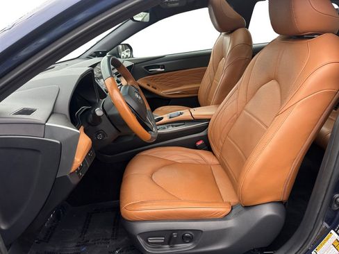 Used 2019 Toyota Avalon Limited image 9