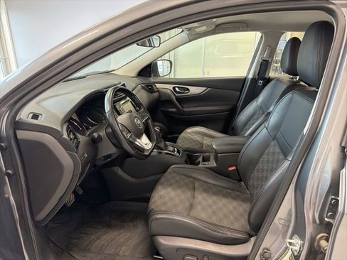 Used 2020 Nissan Rogue Sport SV w/ Technology Package AWD/4WD image 11