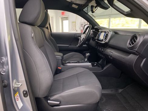 Used 2018 Toyota Tacoma TRD Sport image 18