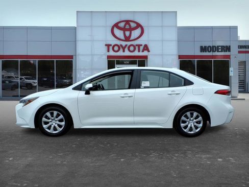 Used 2025 Toyota Corolla LE image 3