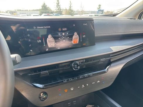 Used 2025 Nissan Murano SV image 4