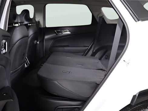 Used 2024 Kia Sportage SX image 9