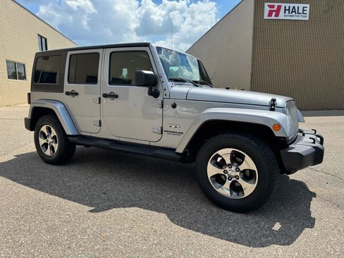 Used 2016 Jeep Wrangler Unlimited Sahara w/ Dual Top Group image 12