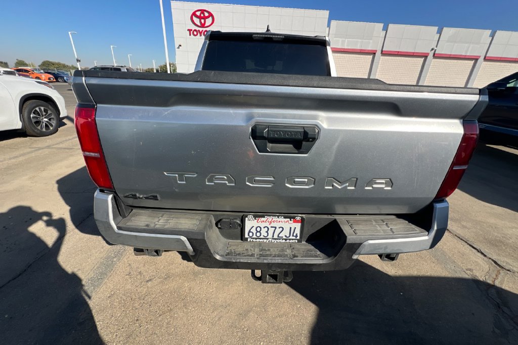 Certified 2025 Toyota Tacoma SR5 AWD/4WD image 7