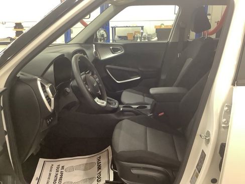 Used 2023 Kia Soul LX image 19