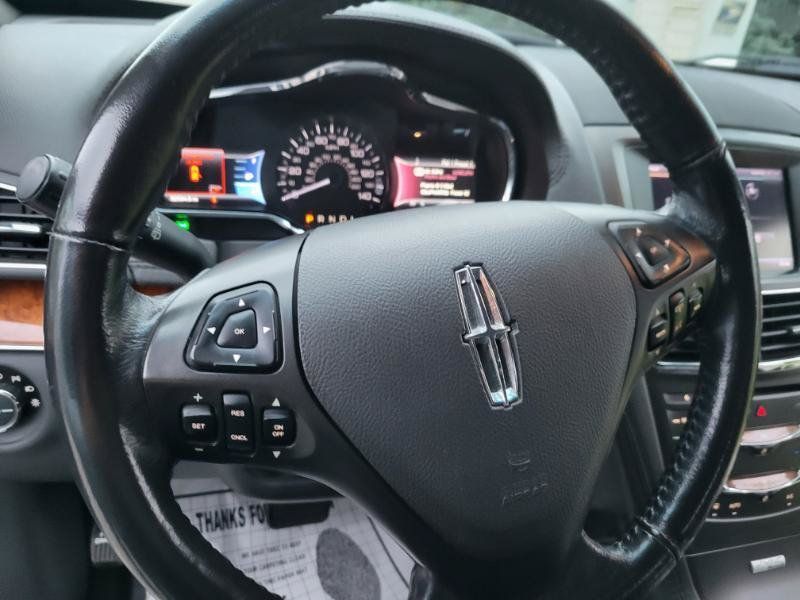 Used 2013 Lincoln MKT AWD image 37