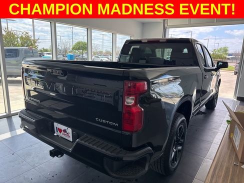 Used 2025 Chevrolet Silverado 1500 Custom image 3