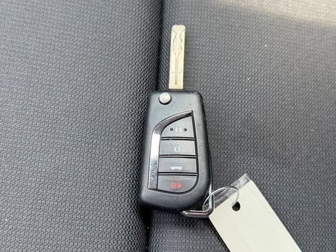 Used 2025 Toyota Corolla LE FWD image 30