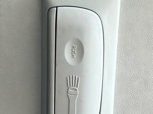 Used 2010 Chrysler Town & Country Touring Plus w/ Safetytec Group FWD image 14