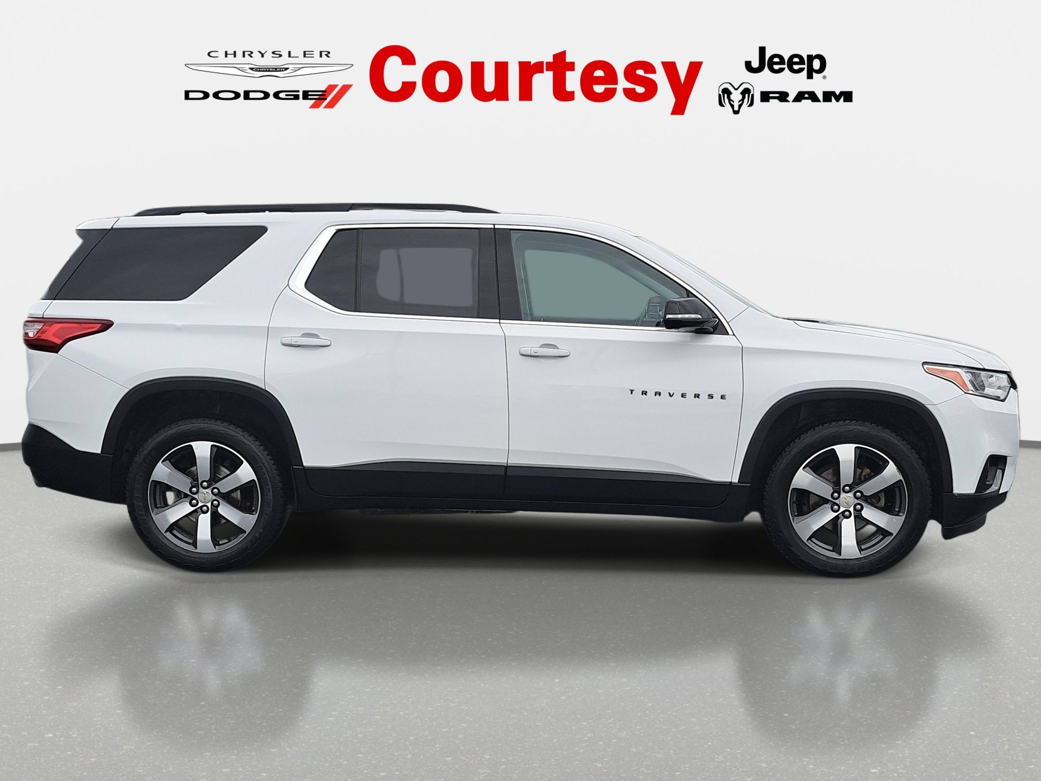 Used 2020 Chevrolet Traverse LT w/ LT Premium Package AWD/4WD image 3