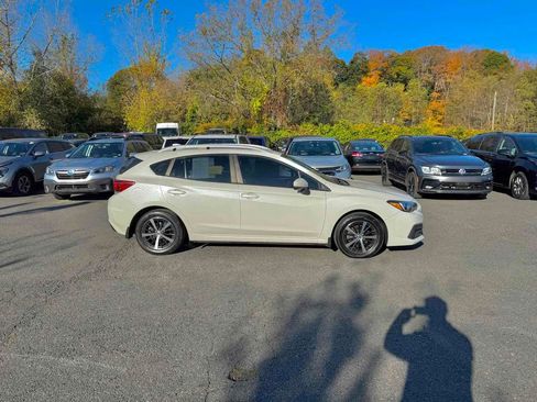 Used 2021 Subaru Impreza 2.0i Premium image 8