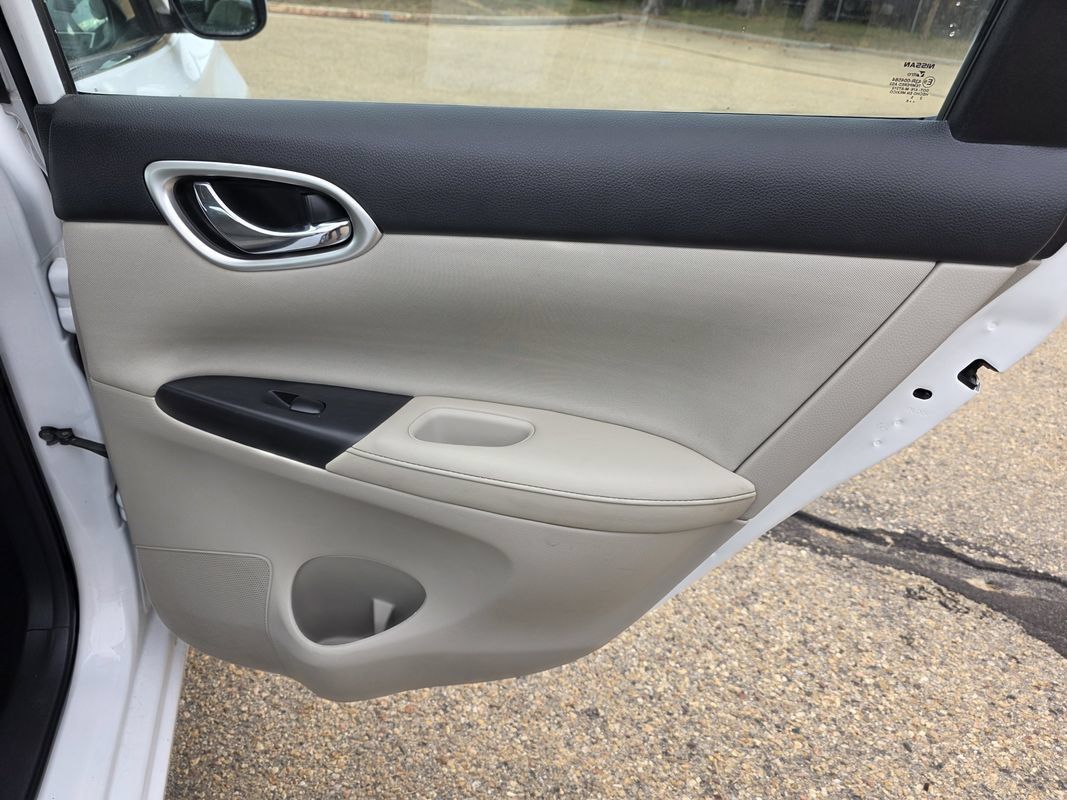 Used 2016 Nissan Sentra SV w/ Style Package FWD image 19