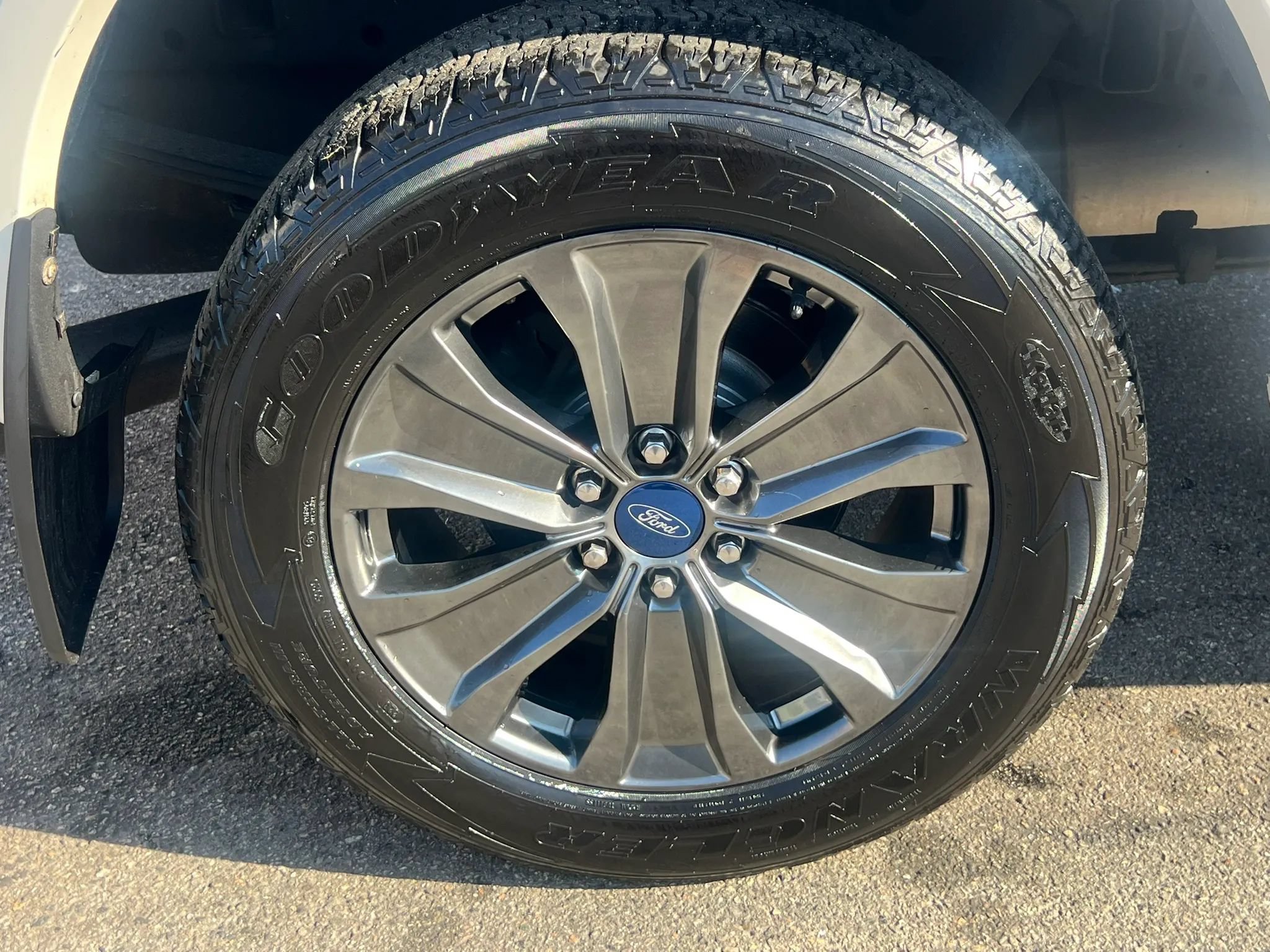 Used 2015 Ford F150 Platinum w/ Trailer Tow Package AWD/4WD image 9