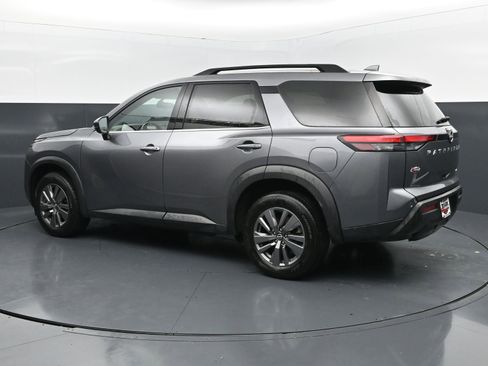 Used 2025 Nissan Pathfinder SV AWD/4WD image 3