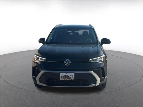 Used 2025 Volkswagen Taos SE AWD/4WD image 4