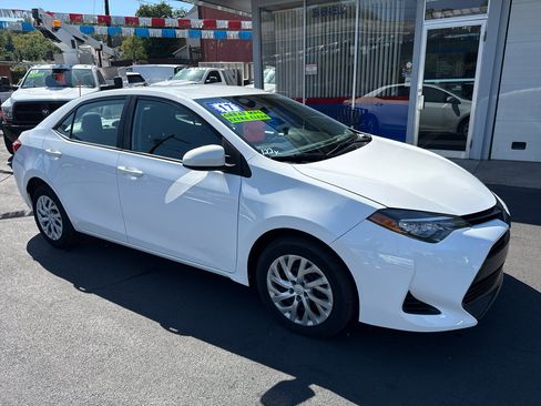 Used 2017 Toyota Corolla LE image 1