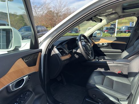 Used 2024 Volvo XC90 B5 Plus w/ Protection Package Premier image 10