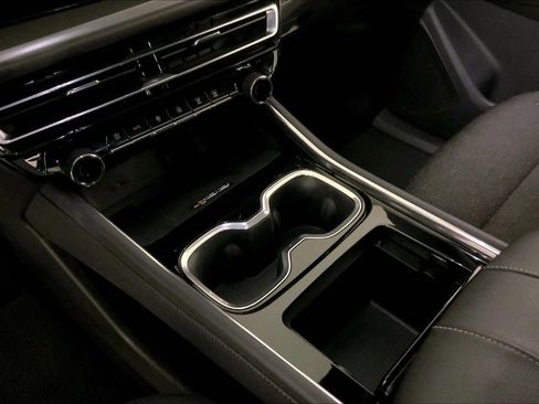 Used 2024 Chevrolet Traverse LT AWD/4WD image 17