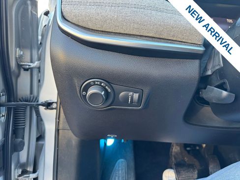 Used 2025 Jeep Compass Sport image 19