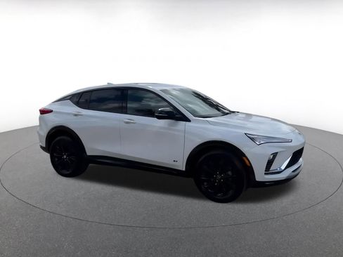 Used 2025 Buick Envista Sport Touring image 2