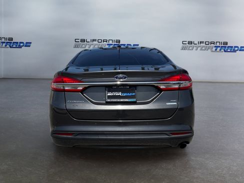 Used 2017 Ford Fusion SE w/ Fusion SE Technology Package FWD image 6