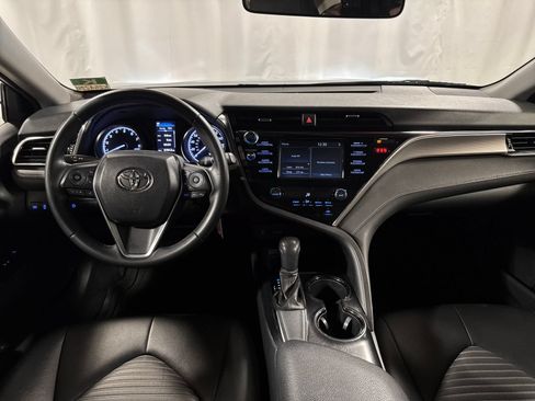 Used 2018 Toyota Camry SE FWD image 4