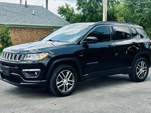Used 2018 Jeep Compass Latitude w/ Popular Equipment Group AWD/4WD image 6