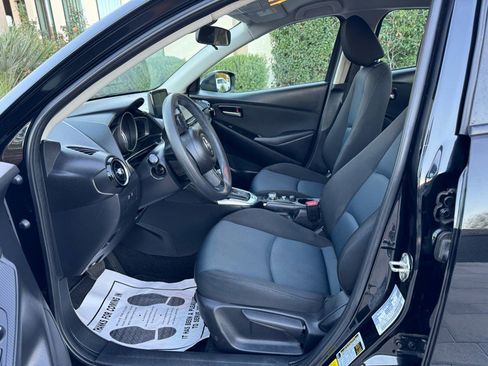 Used 2020 Toyota Yaris LE image 9