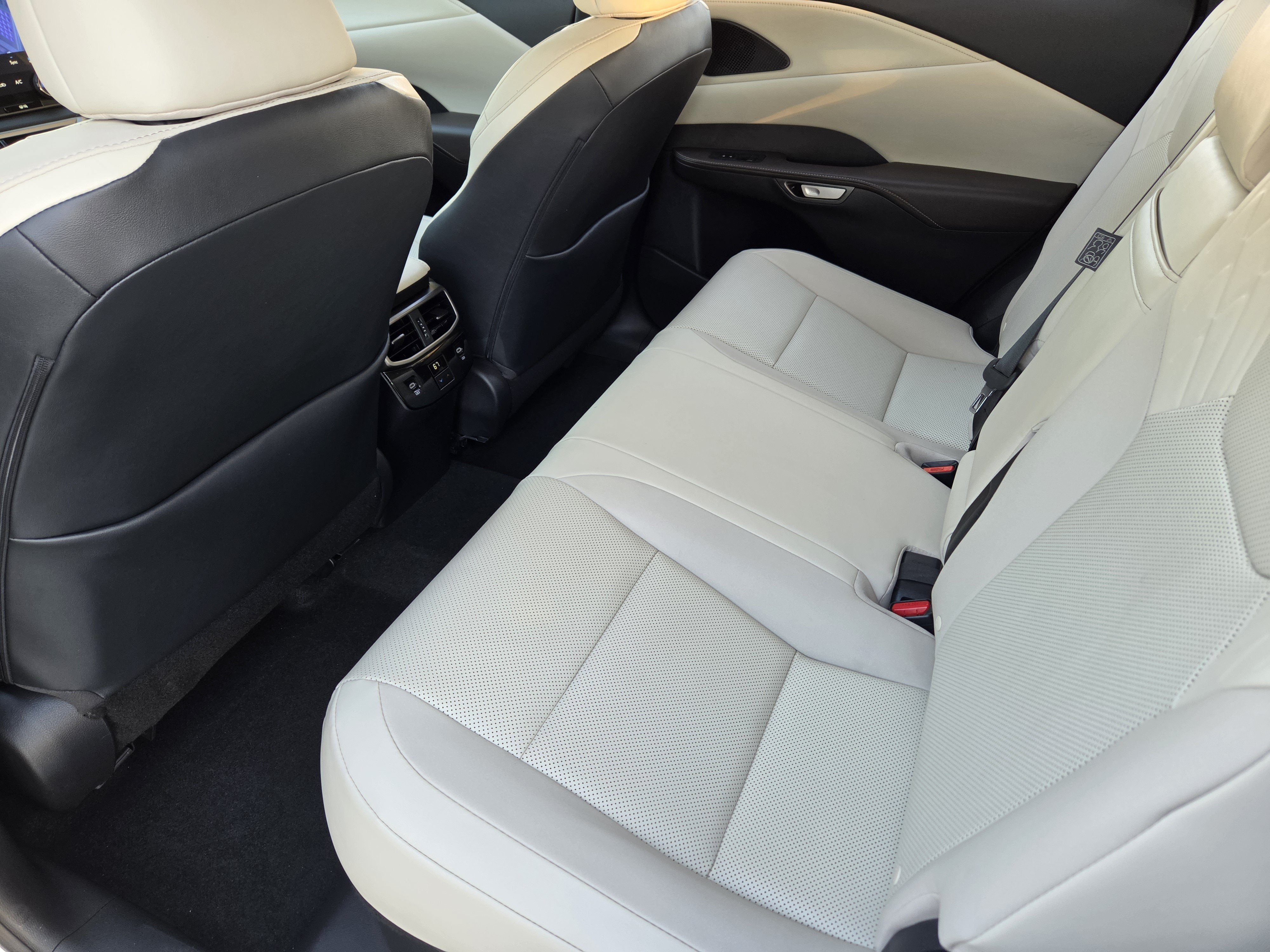 Used 2023 Lexus RX 350 Premium w/ Cold Area Package FWD image 35