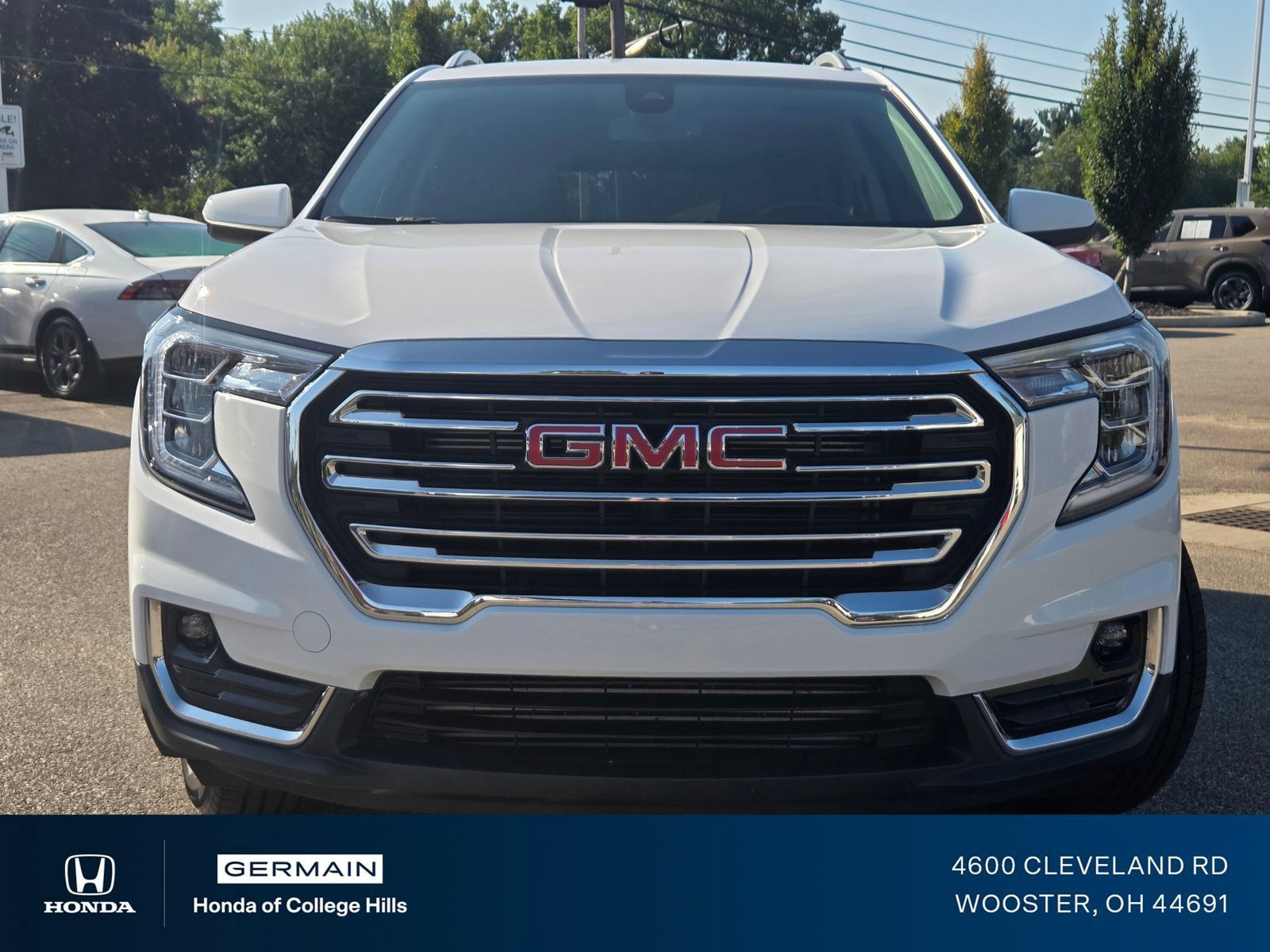 Used 2024 GMC Terrain SLT AWD/4WD image 12