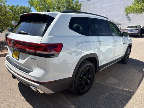 Used 2025 Volkswagen Atlas Peak Edition SE AWD/4WD image 14