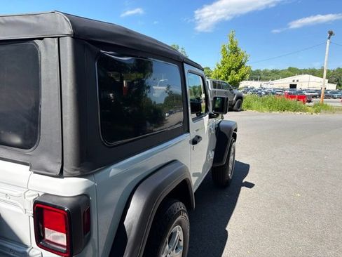 Used 2022 Jeep Wrangler Sport AWD/4WD image 5