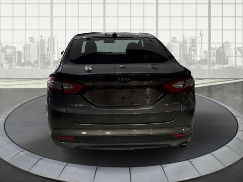 Used 2016 Ford Fusion SE image 3