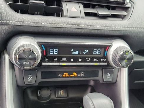Used 2025 Toyota RAV4 XLE w/ Convenience Package FWD image 33