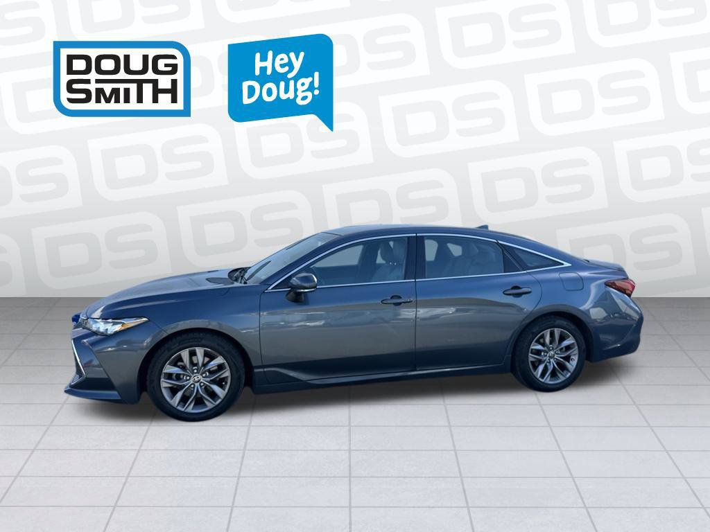 Used 2021 Toyota Avalon XLE FWD image 2